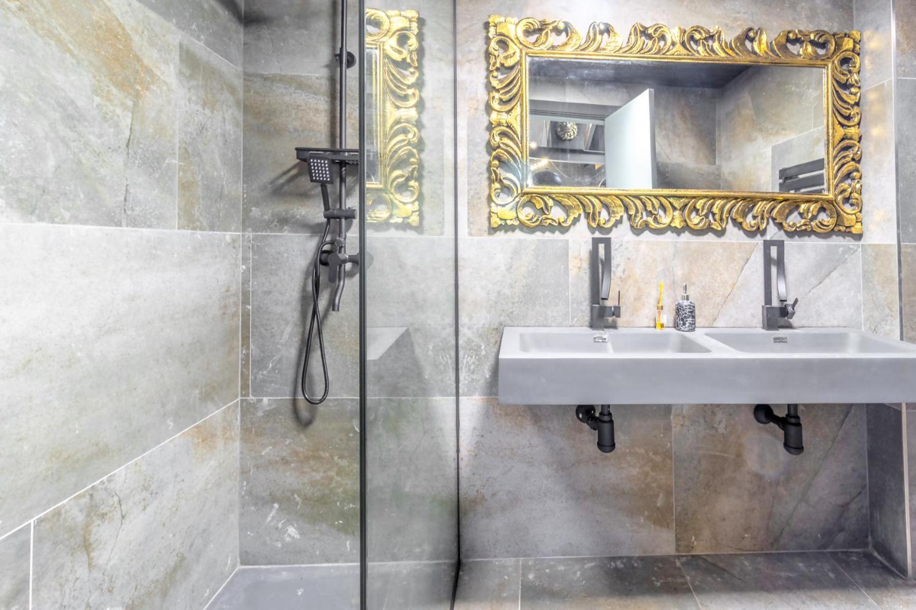 Black House Sorprendente Casa Estilo Industrial オロト エクステリア 写真