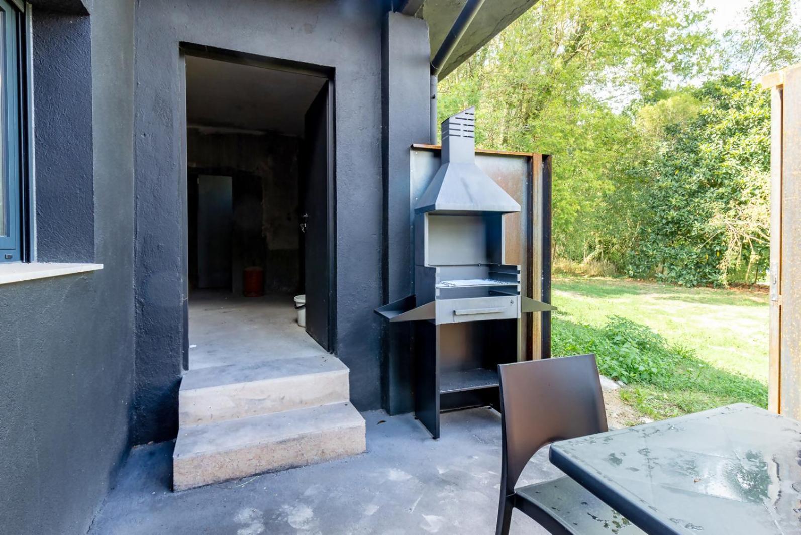 Black House Sorprendente Casa Estilo Industrial オロト エクステリア 写真