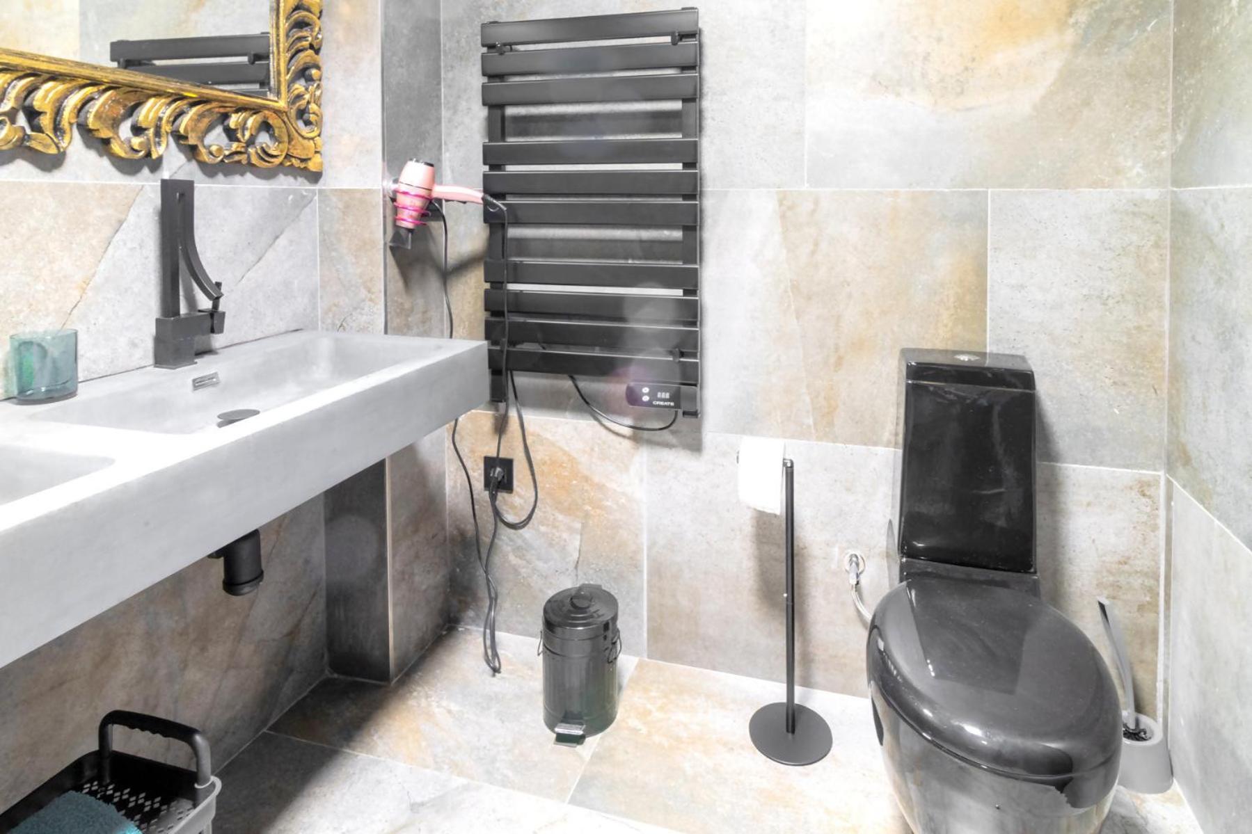Black House Sorprendente Casa Estilo Industrial オロト エクステリア 写真