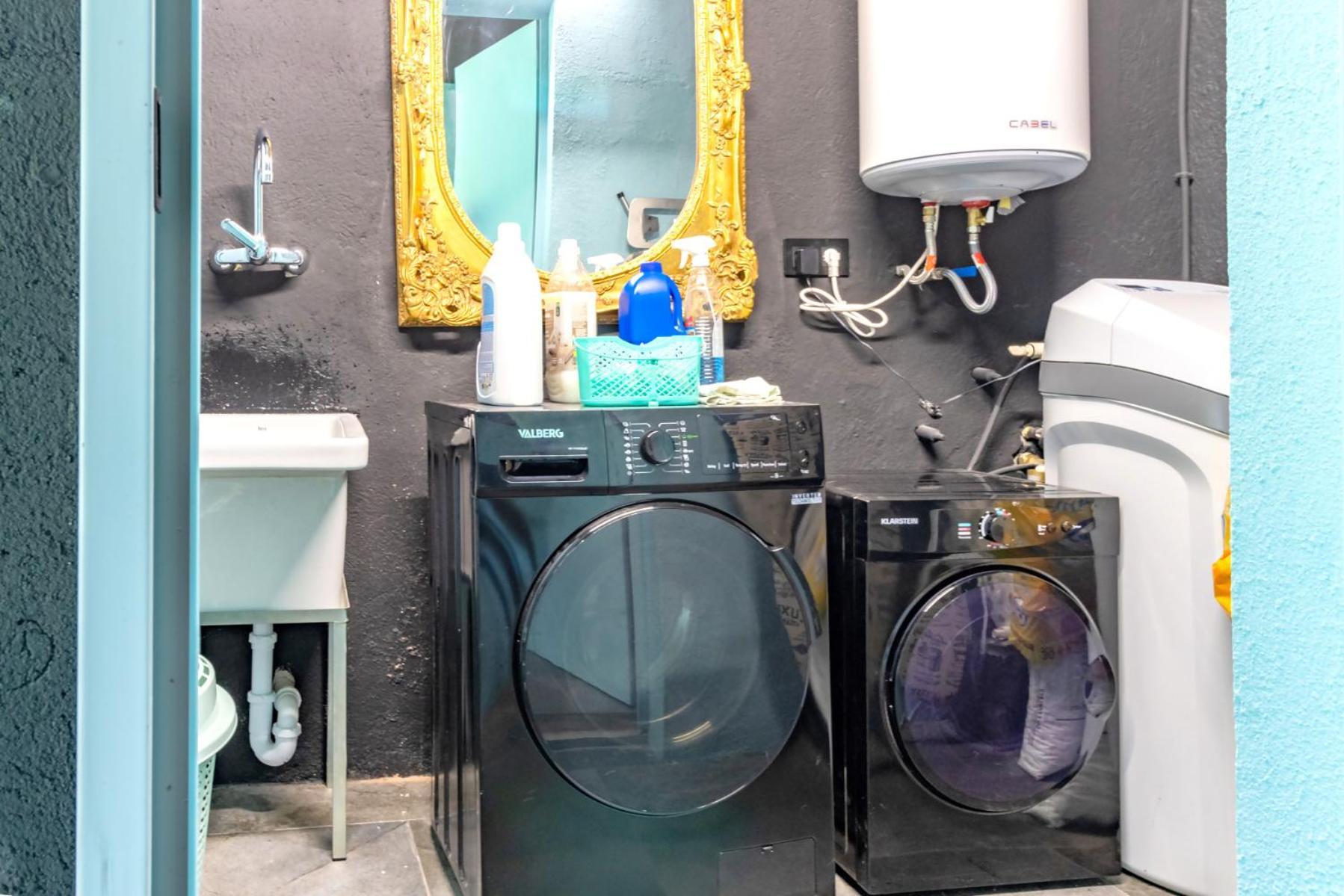 Black House Sorprendente Casa Estilo Industrial オロト エクステリア 写真