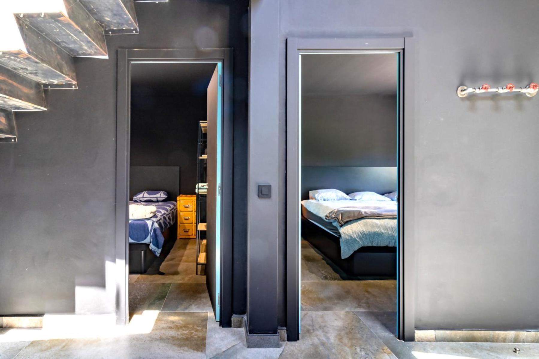 Black House Sorprendente Casa Estilo Industrial オロト エクステリア 写真