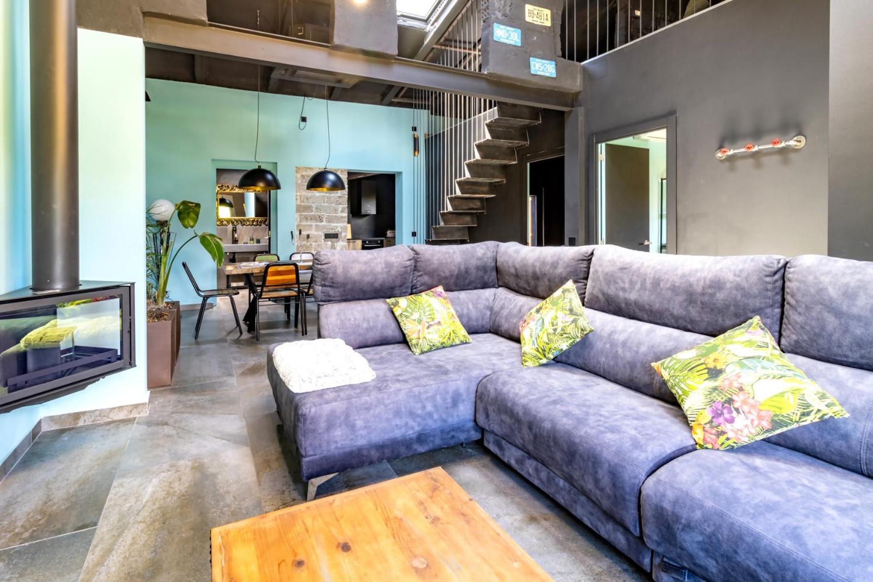 Black House Sorprendente Casa Estilo Industrial オロト エクステリア 写真